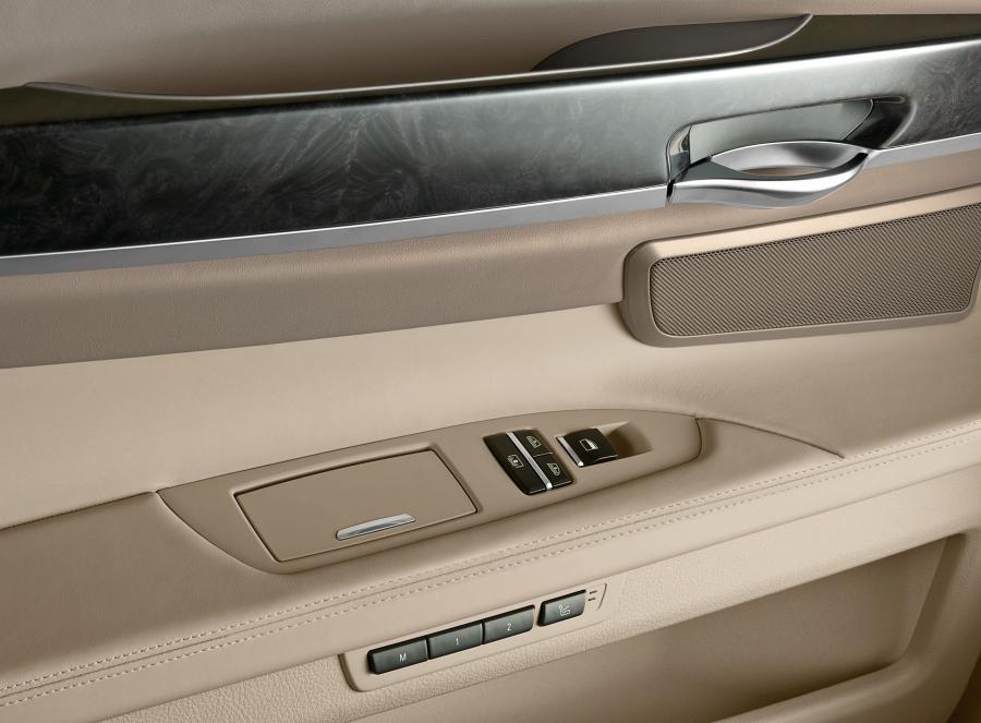  BMW 7-Series 2009 года  (фото 87 из 167)